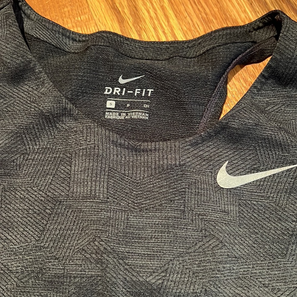 Dark charcoal // faded black Nike tank. Perfect condition size small - Picture 2 of 4